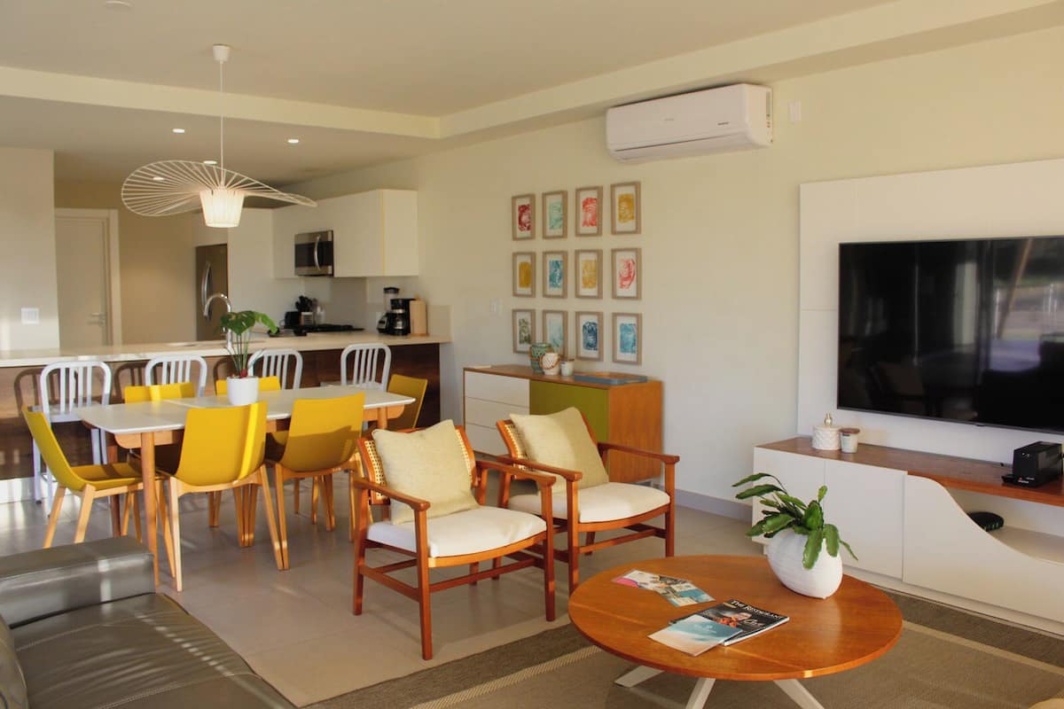 Condo panorâmico, 3 quartos, cozinha, vista para o oceano | Área de estar | Brinquedos