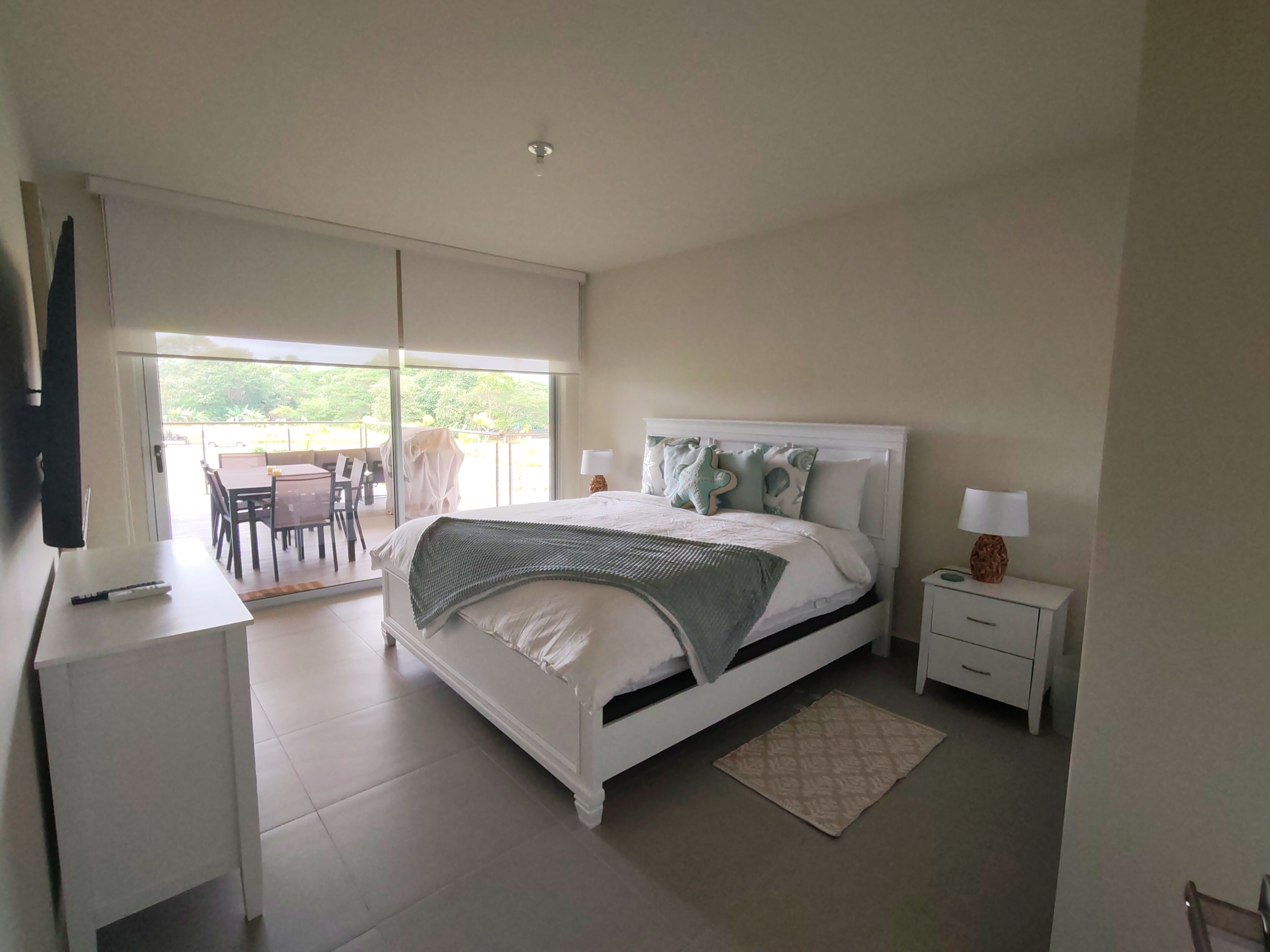 尊荣公寓式客房, 4 间卧室, 部分海洋景观, 花园 | 高档床上用品、客房内保险箱、遮光窗帘、隔音