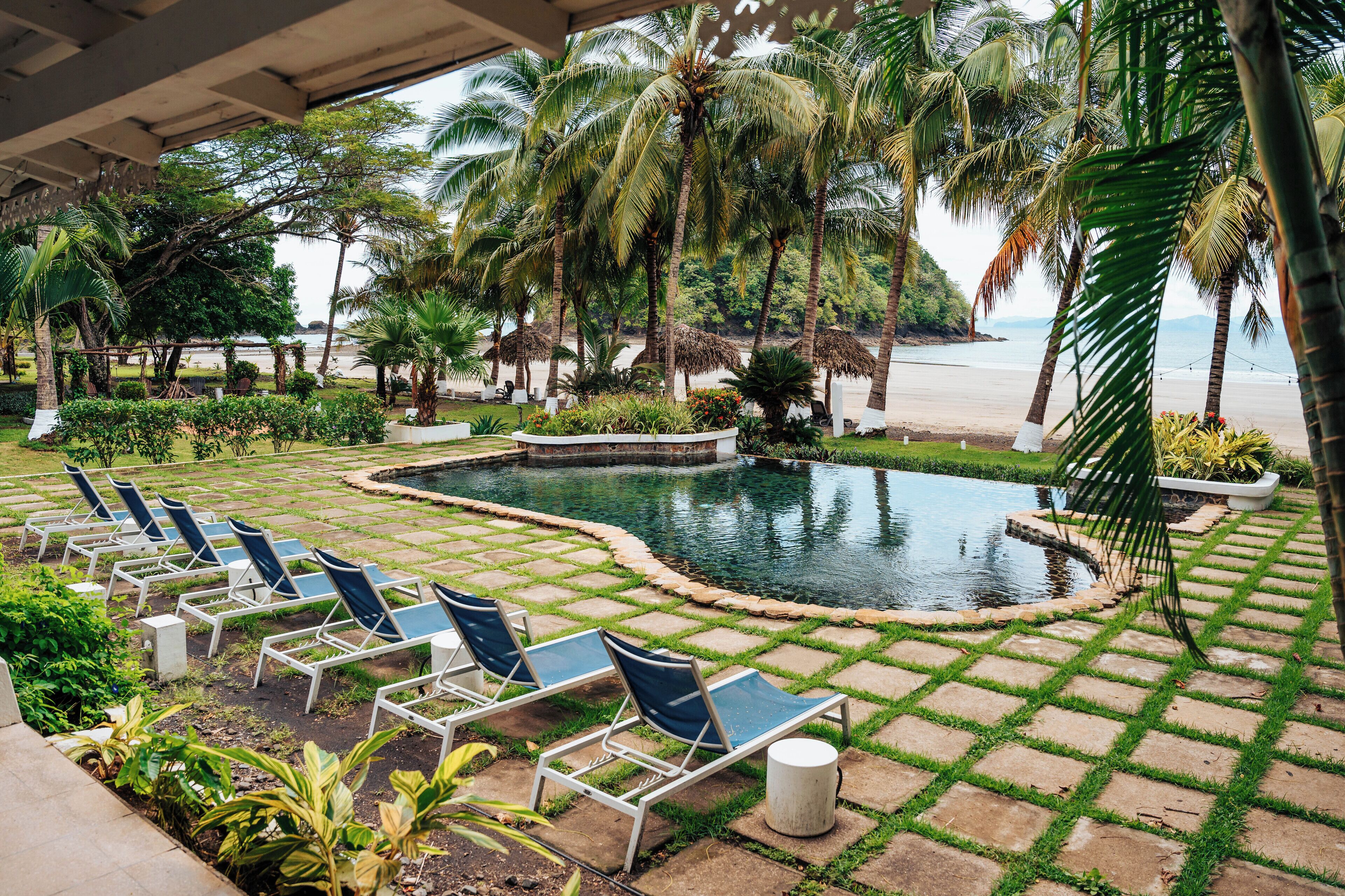 Außenpool, geöffnet von 08:00 Uhr bis 18:00 Uhr, Sonnenschirme