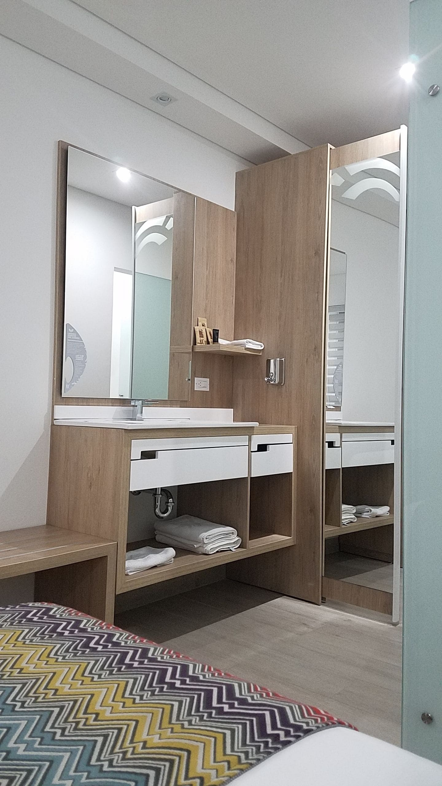 standard room, 1 double bed | premium bedding, in-room safe, desk, soundproofing