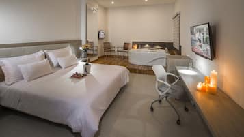 Superior Room, Hot Tub | Premium bedding, in-room safe, desk, soundproofing