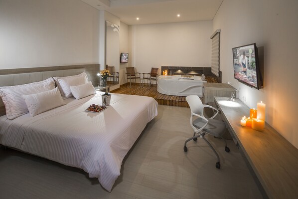 Habitación superior, hidromasaje | Ropa de cama de alta calidad y caja de seguridad en la habitación 