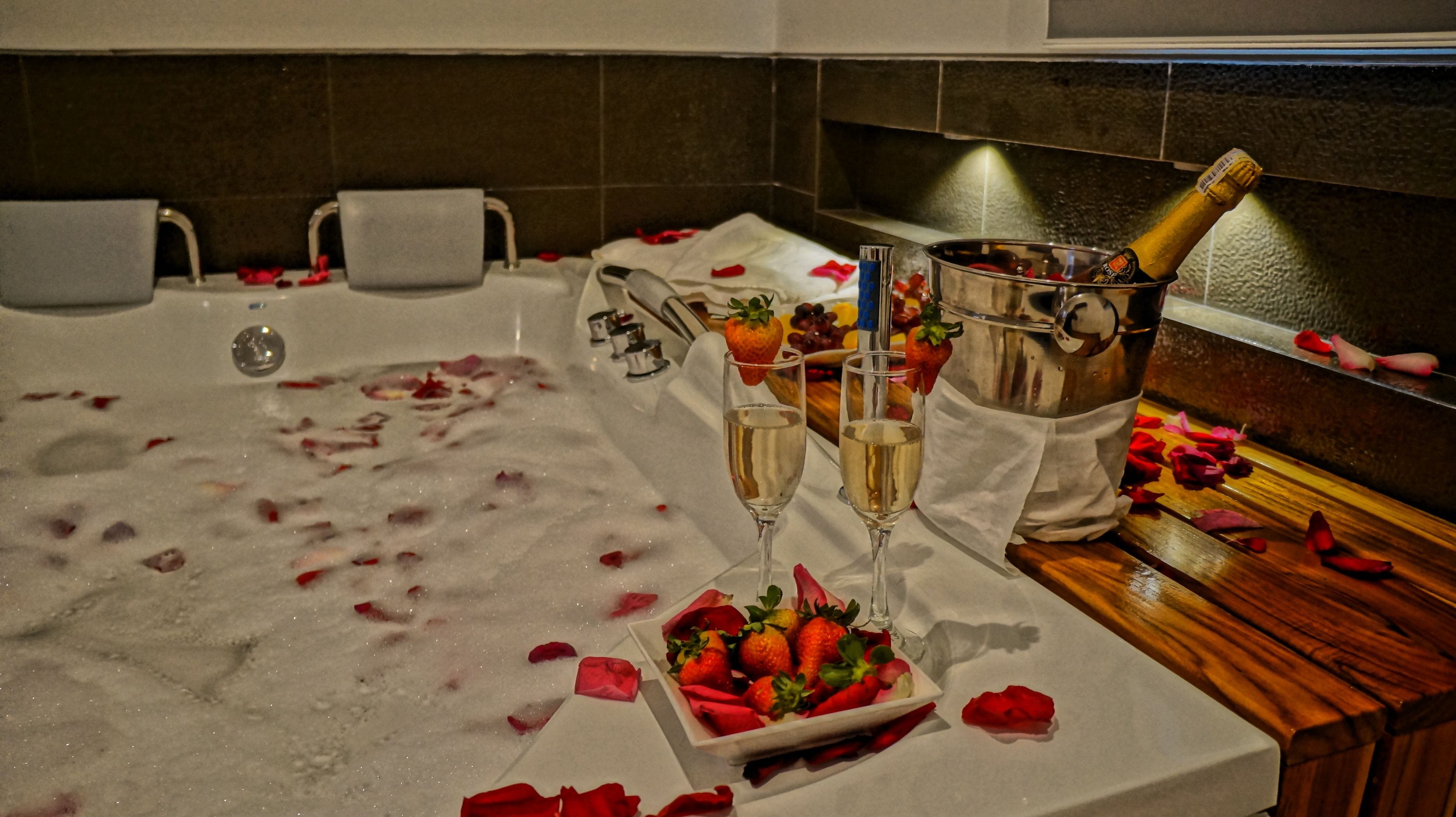 superior room, hot tub | jetted bathtub