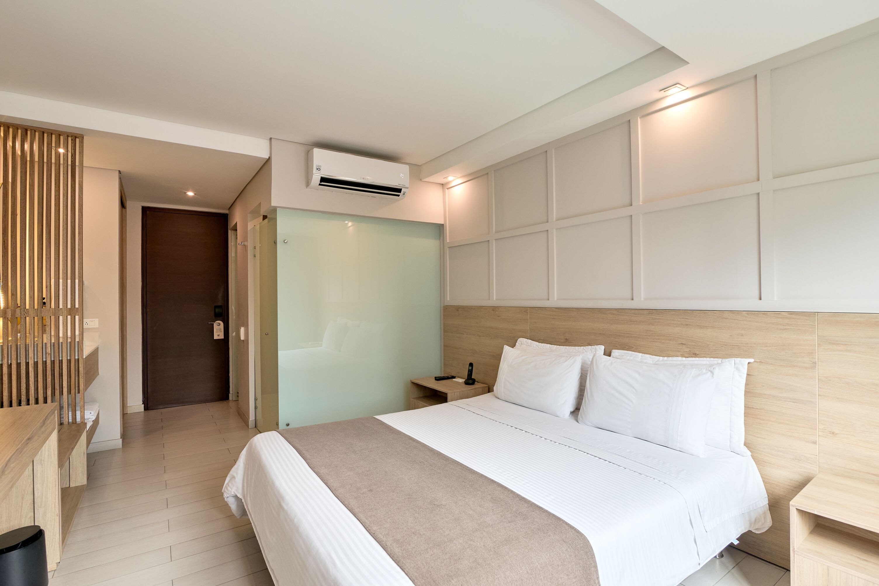 standard room, 1 double bed | premium bedding, in-room safe, desk, soundproofing