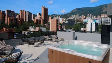 Bain à remous extérieur