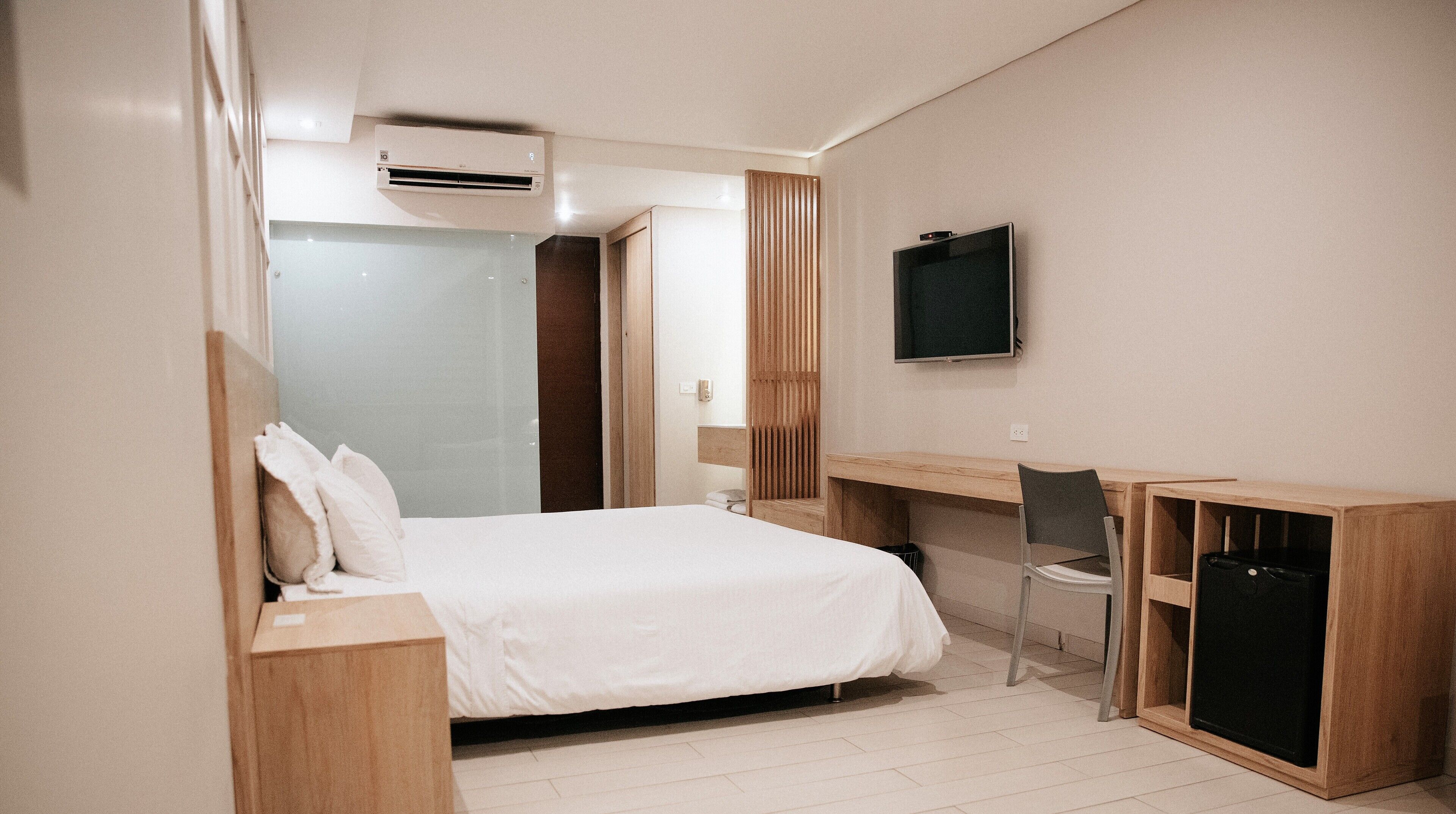 standard room, 1 double bed | premium bedding, in-room safe, desk, soundproofing