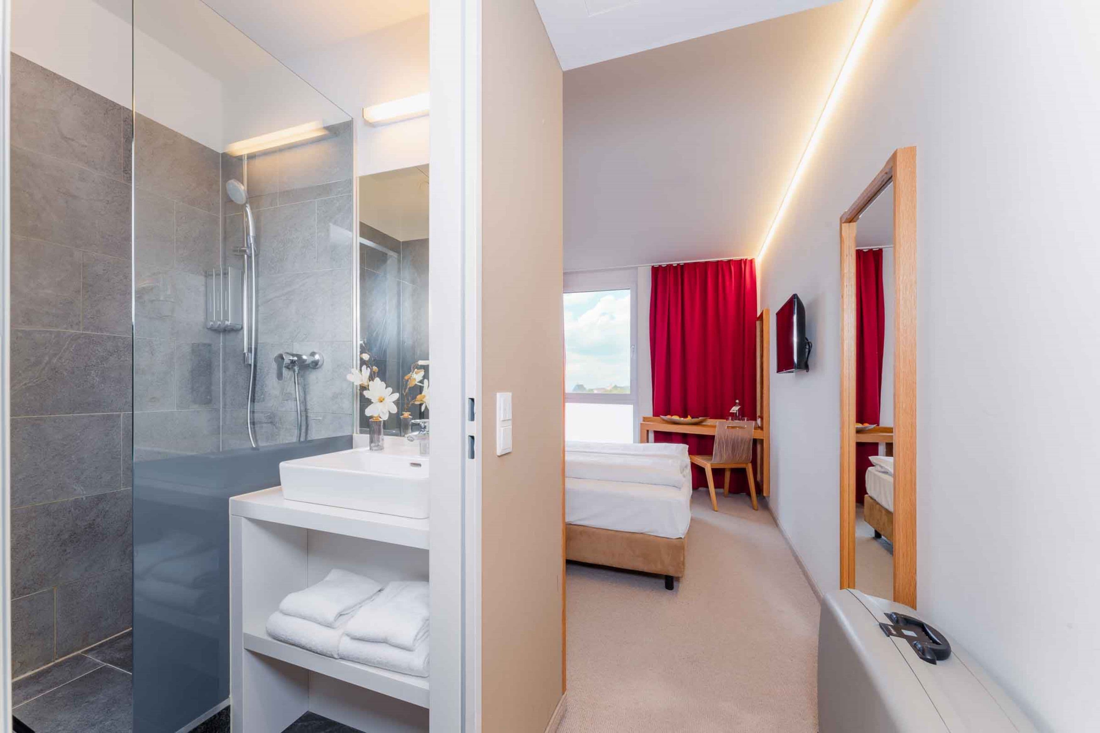 standard twin room | desk, soundproofing, iron/ironing board, free wifi