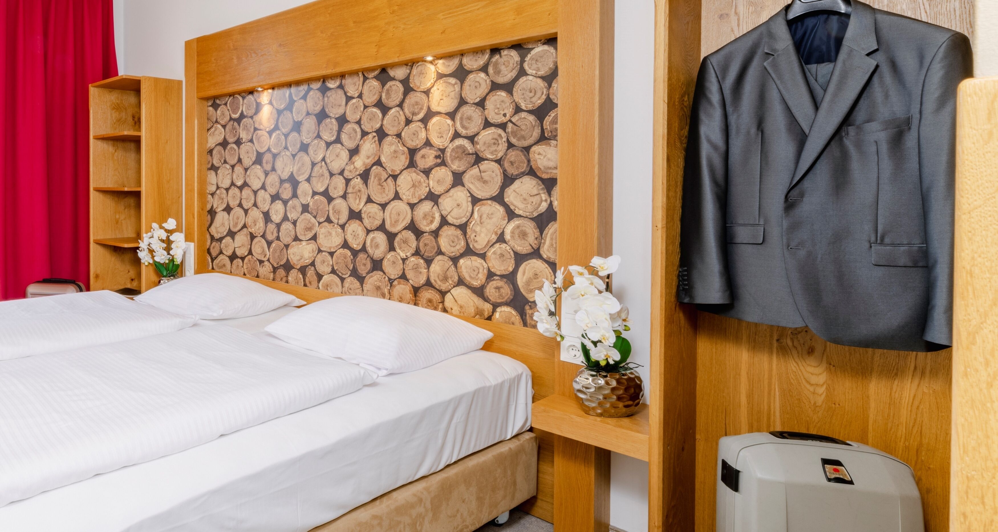 standard twin room | desk, soundproofing, iron/ironing board, free wifi