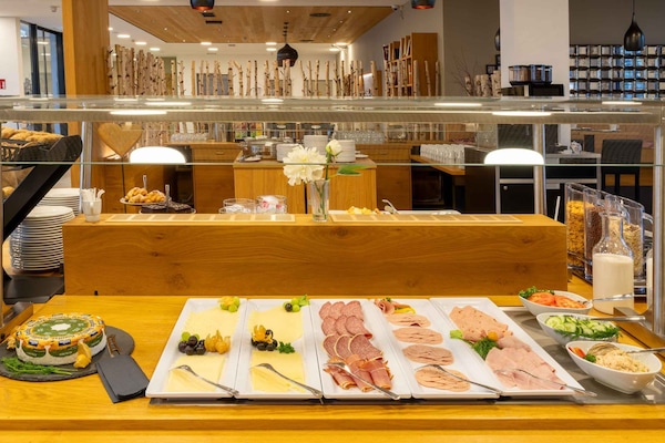 Daily buffet breakfast for a fee