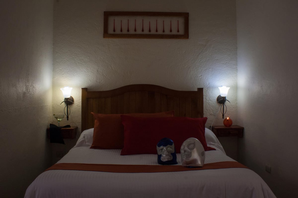 Standard Double Room, 1 Queen Bed | Iron/ironing board, free WiFi