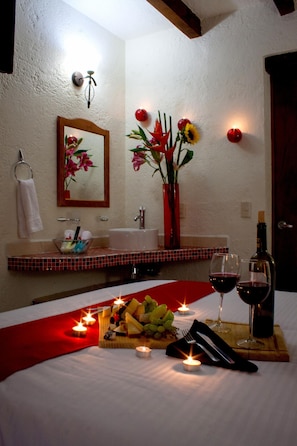 Dining | Breakfast, lunch, dinner served; Fusion cuisine - Hacienda Hotel Las Nubes (San Miguel de Allende)