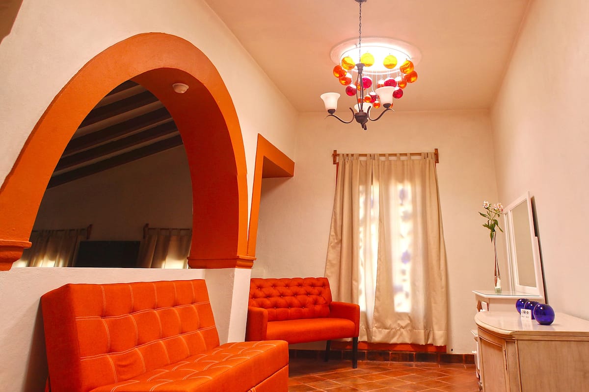 Master Suite | Iron/ironing board, free WiFi