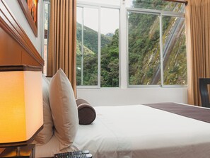 Chambre Double Standard, vue fleuve | Literie de qualité supérieure, surmatelas, minibar