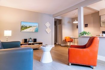 One Bedroom Queen Suite | Living area | 42-inch flat-screen TV with cable channels, TV, iPod dock at Beachside All Suites Hotel