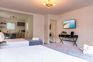 Rom, 1 queensize-seng | Sengetøy av topp kvalitet, memory foam-senger og safe på rommet