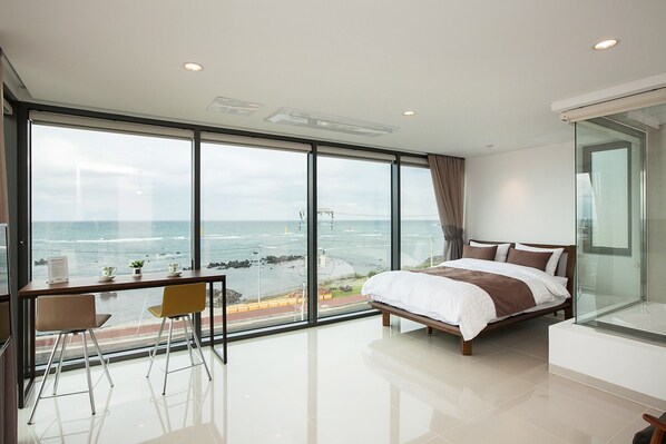 高級雙人房 | 高級寢具、特厚豪華床墊、書桌、遮光窗簾/窗簾