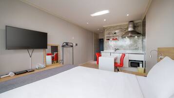 Studio Double | Blackout drapes, free WiFi, bed sheets
