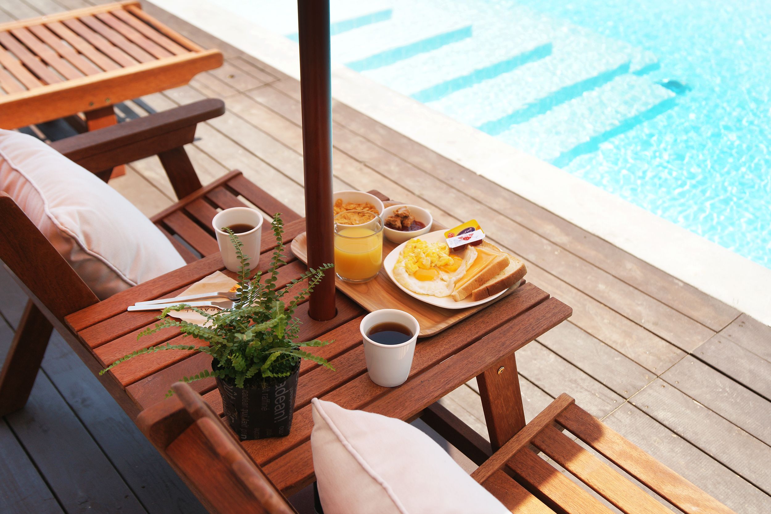 Free continental breakfast 