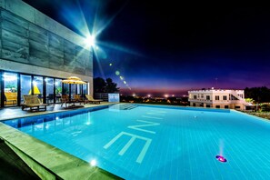 Outdoor pool - Ninespavill (Jeju City)