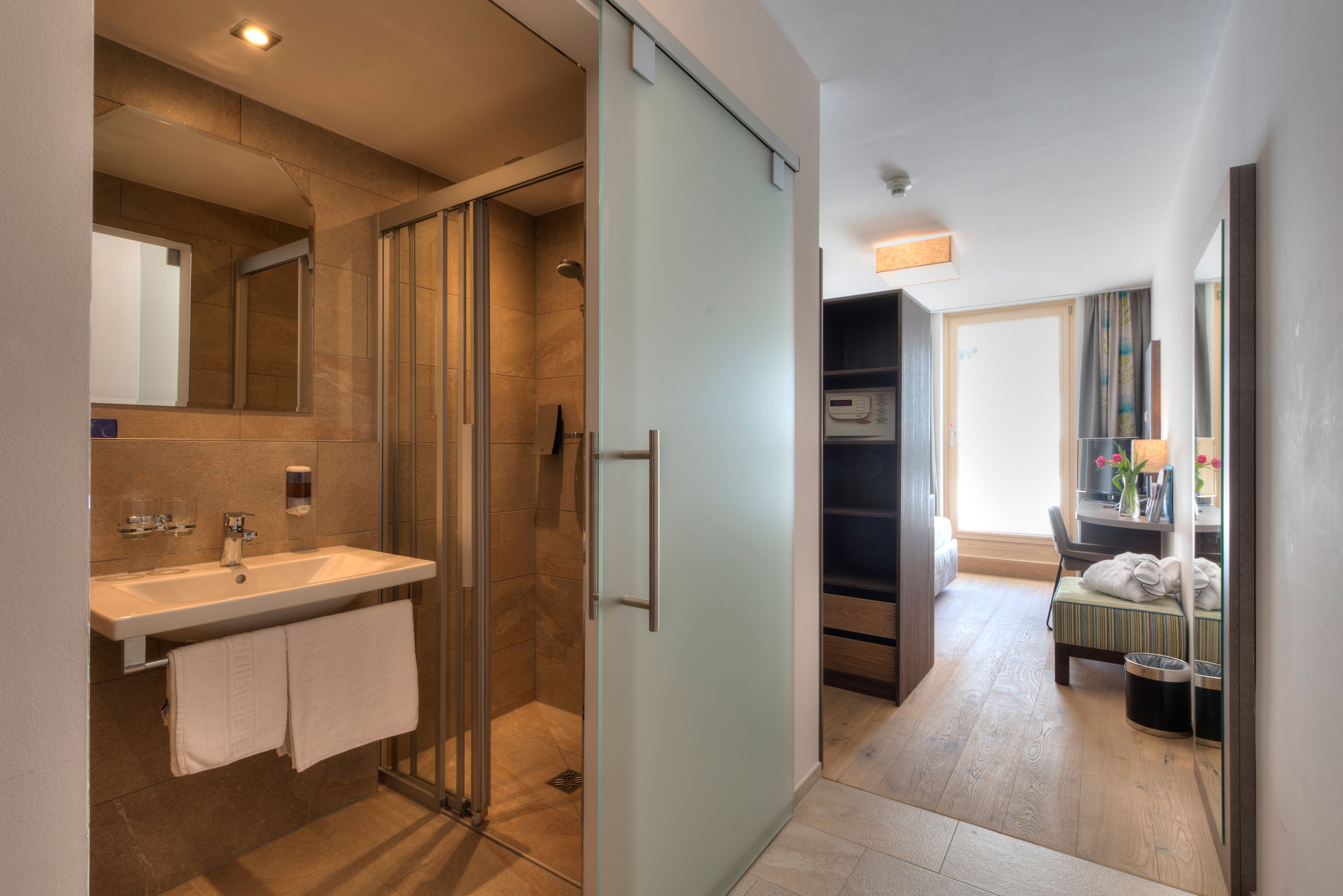 superior single room, terrace | bathroom | free toiletries, hair dryer, bathrobes, slippers