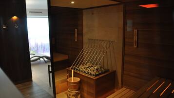 Sauna, hot tub, steam room, Turkish bath/hammam, massages