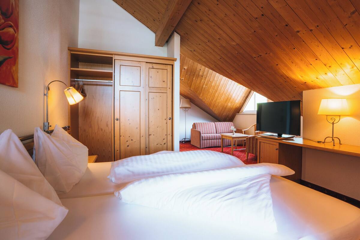 Quarto casal conforto | Roupas de cama premium, cofres nos quartos, quartos à prova de som