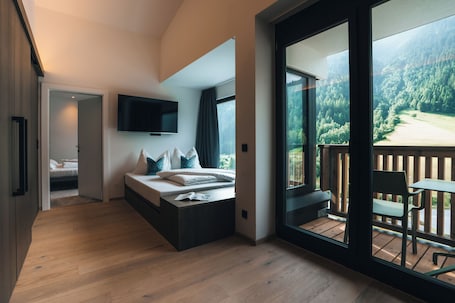 Studio Suite | Living area | Flat-screen TV. Hotel Nassereinerhof