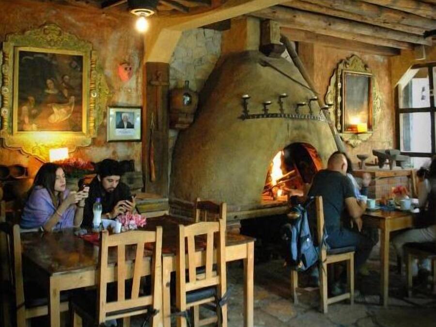 Breakfast, lunch, dinner served; Italian cuisine
