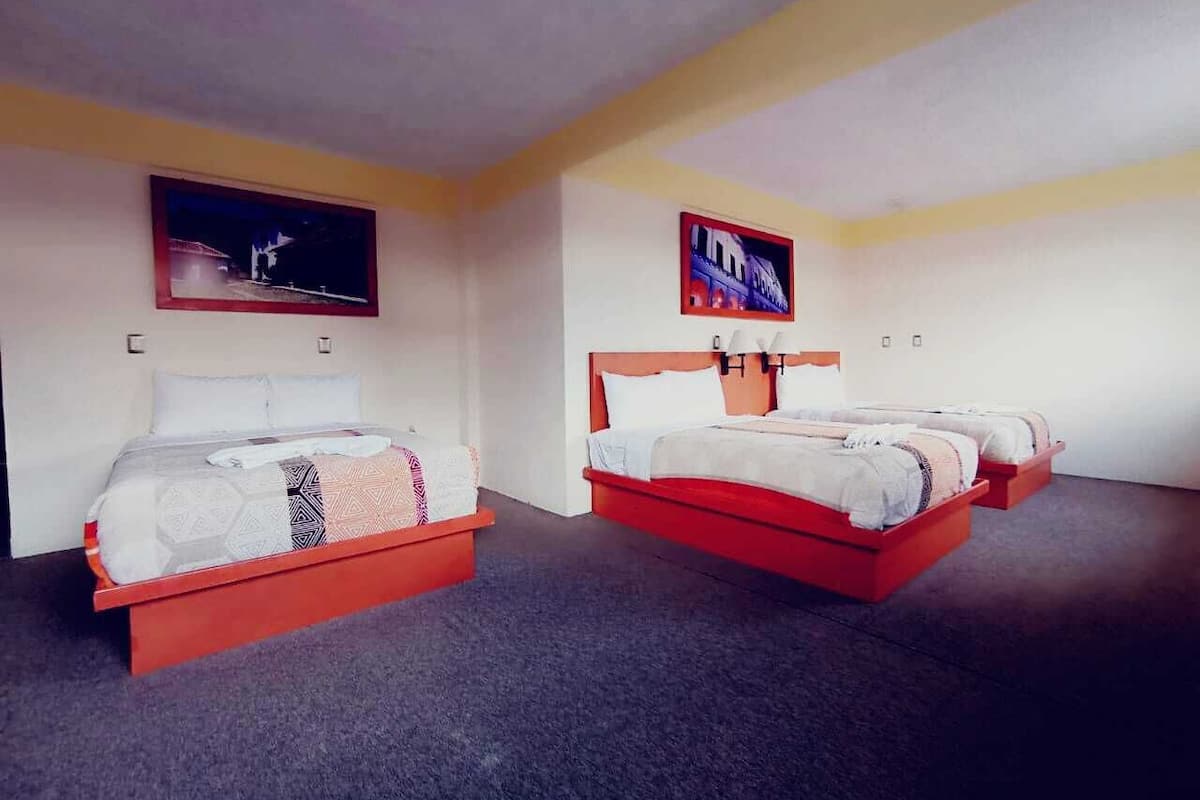 Dreibettzimmer | Kostenloses WLAN, BettwÀsche