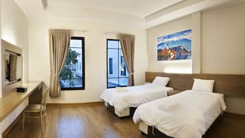 Superior Room | 1 bedroom, minibar, in-room safe, desk