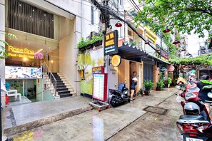 Vista frontal de la propiedad