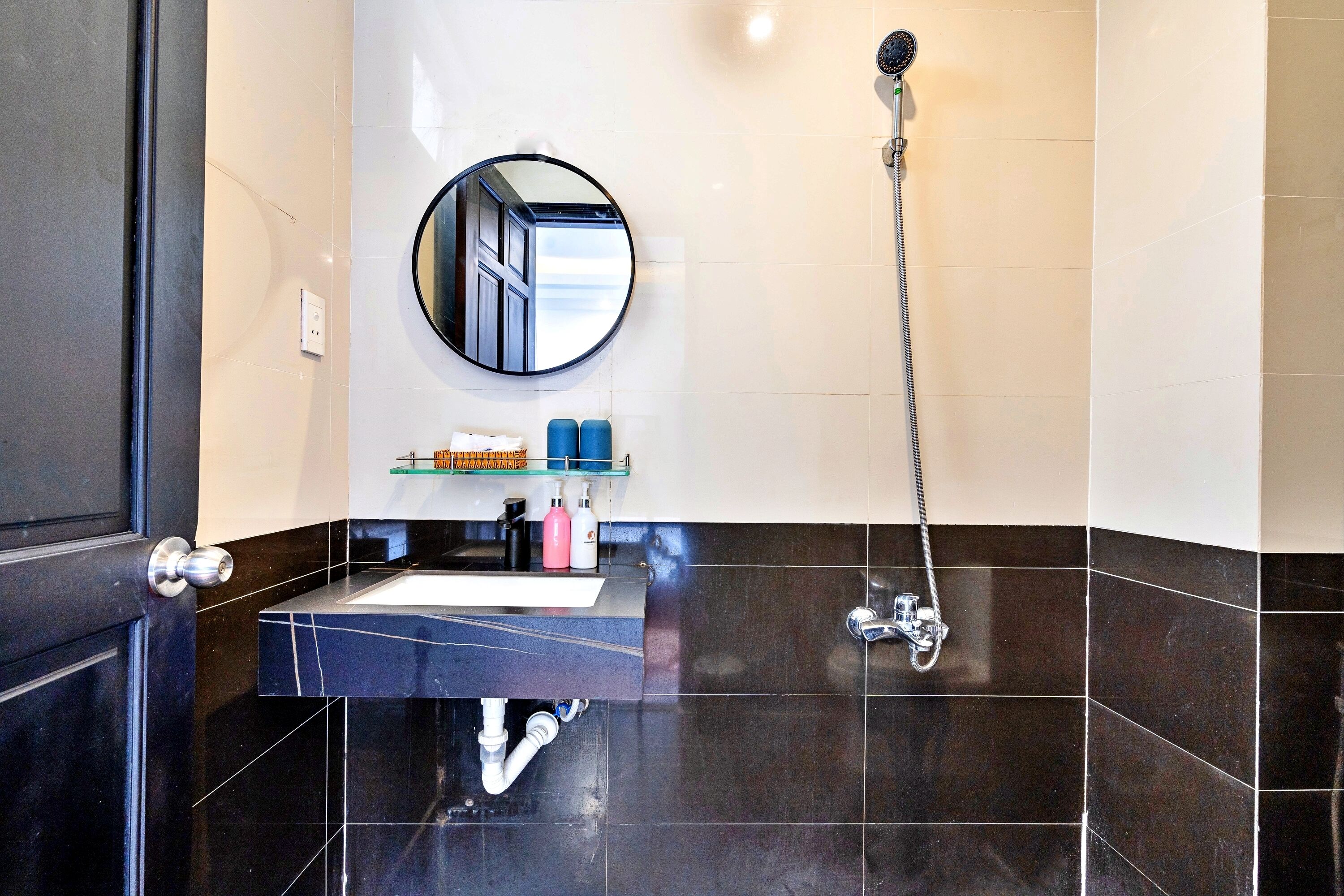 superior double room | bathroom | free toiletries, hair dryer, slippers, towels