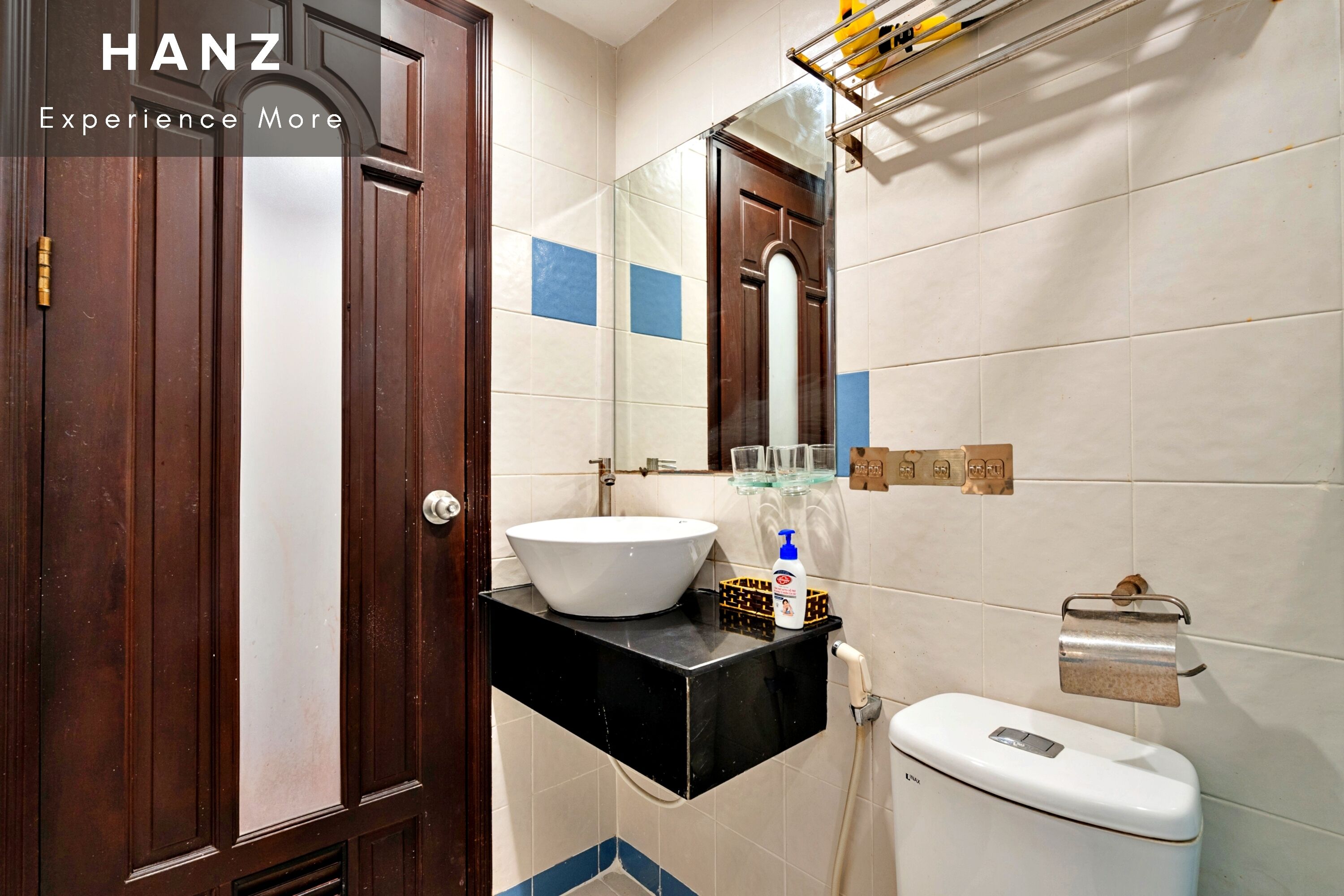 standard double room | bathroom | free toiletries, hair dryer, slippers, towels