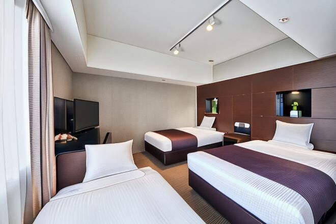 Down duvets, in-room safe, desk, blackout curtains