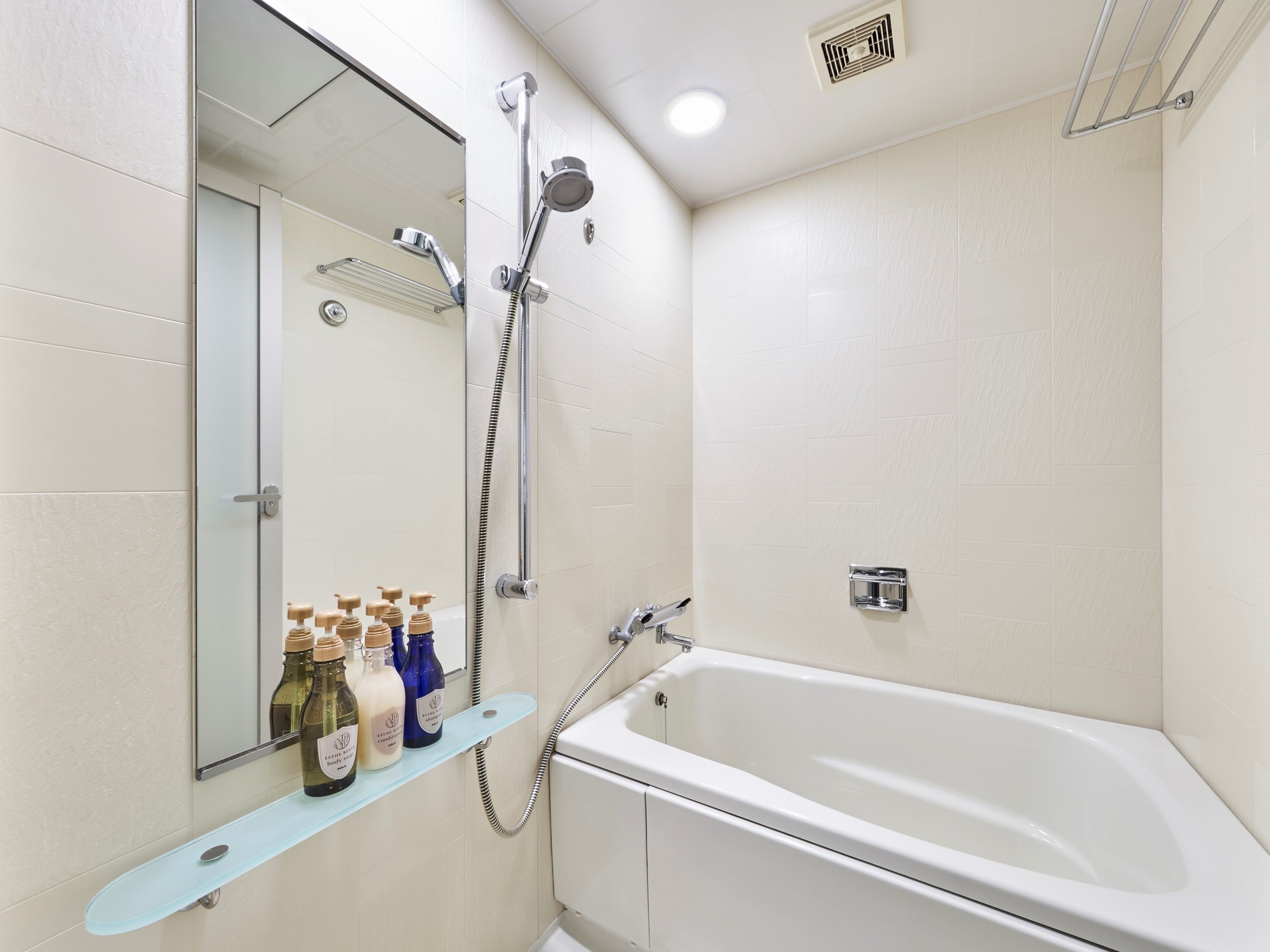 separate bathtub and shower, deep-soaking bathtub, free toiletries