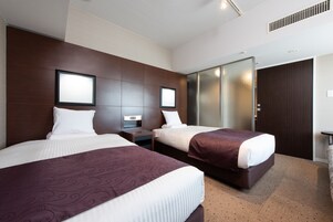 羽毛の掛け布団、セーフティボックス (室内)、デスク、遮光カーテン