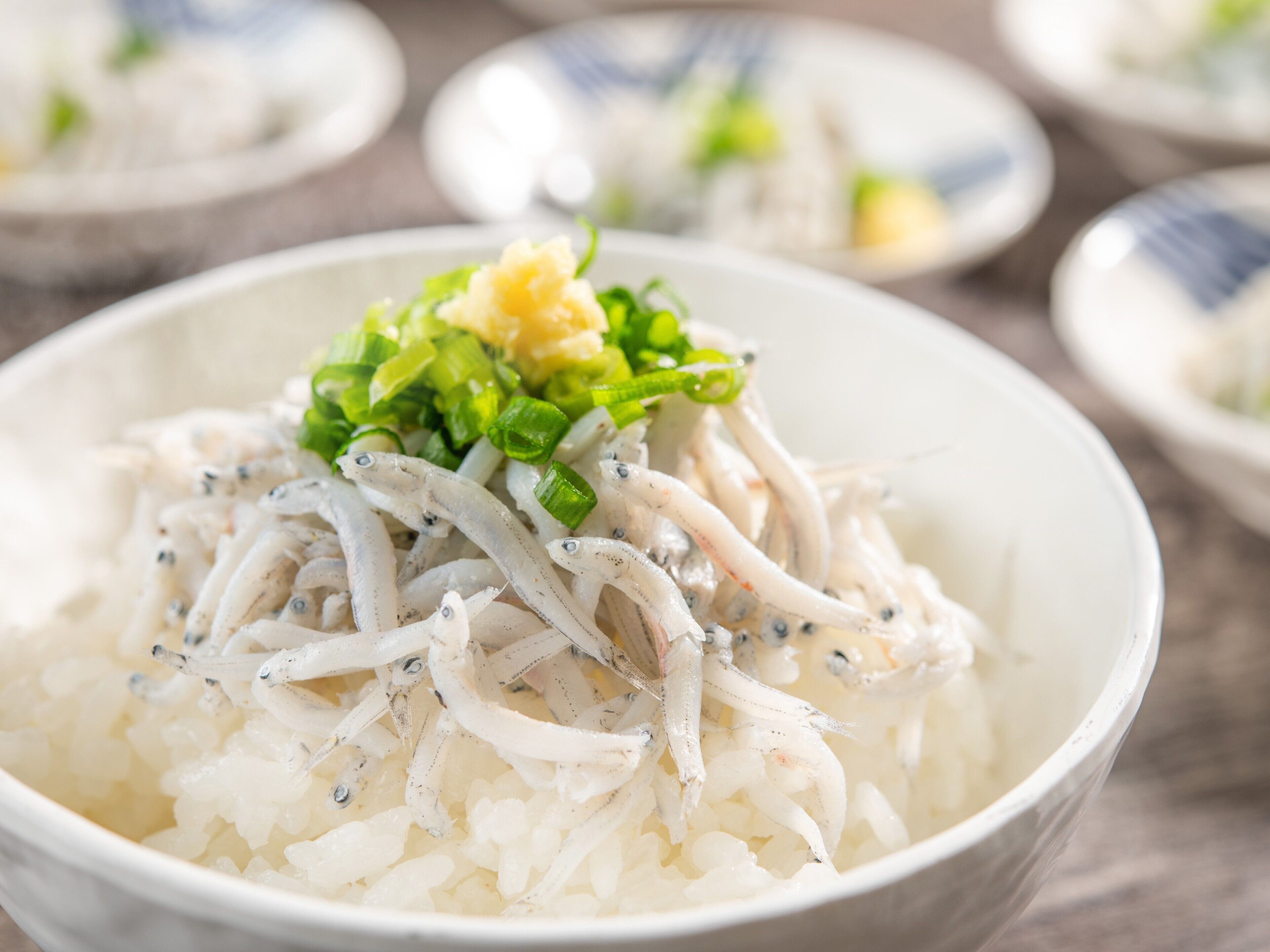 Melayani sarapan 