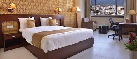 Habitació executiva | Minibar, caixa forta a l'habitació, escriptori i cortines opaques