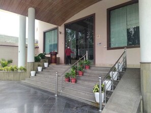 Exterior - Devashish Hotel (Haldwani)