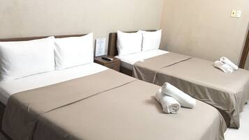 Triple Room | Desk, free WiFi, bed sheets