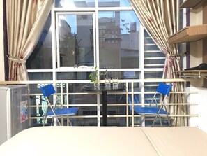 Habitación cuádruple | Escritorio, wifi gratis, ropa de cama