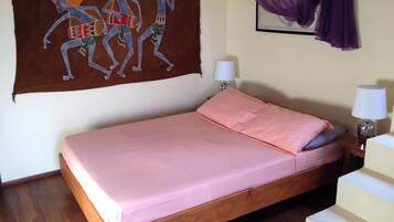 2 bilik tidur, peralatan tempat tidur premium, meja, Wi-fi percuma