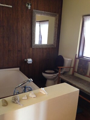 Combined shower/bathtub, deep-soaking bathtub, hair dryer, towels - Italian Guesthouse (Gros Islet)
