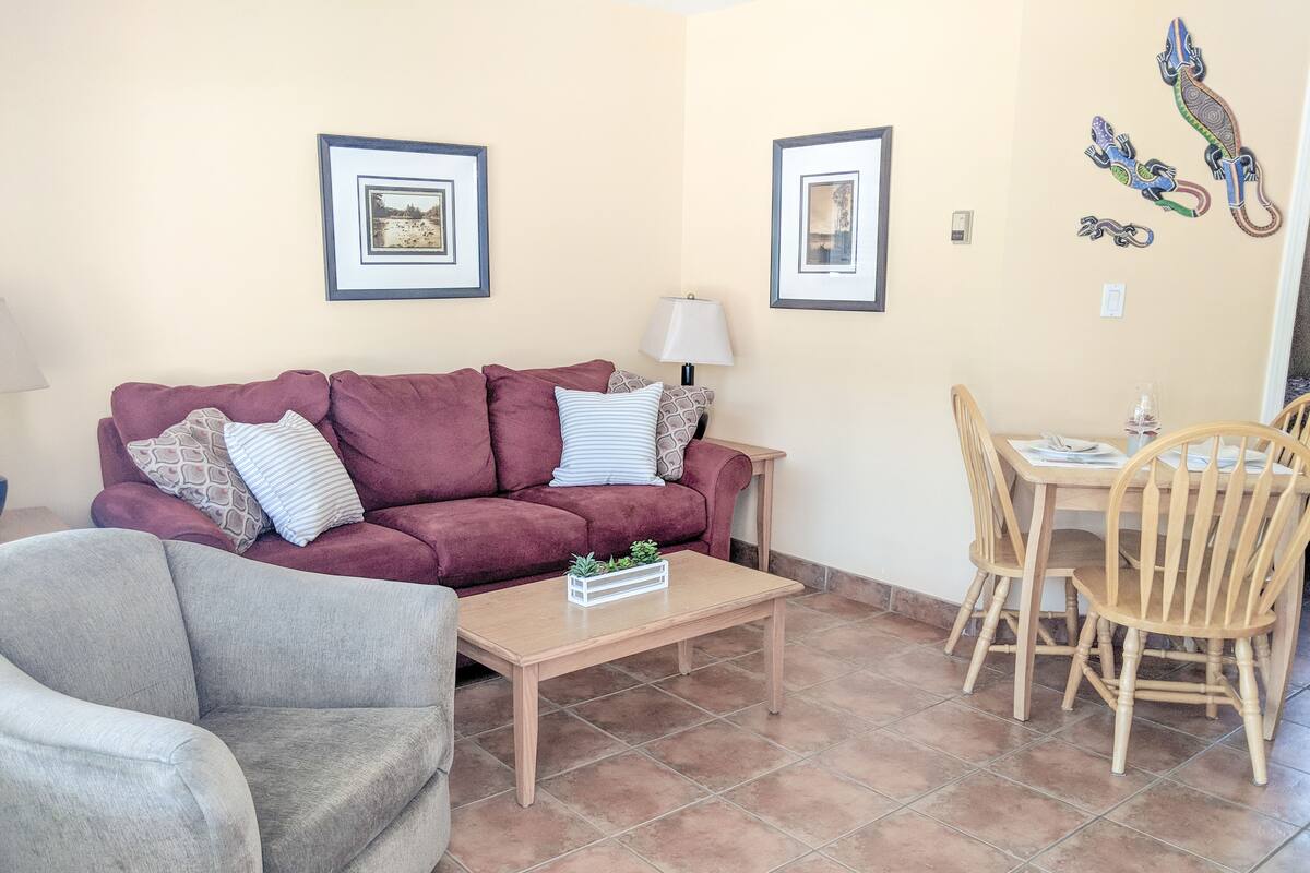 Junior Suite, 1 Bedroom | Living area | 42-inch flat-screen TV with cable channels, TV