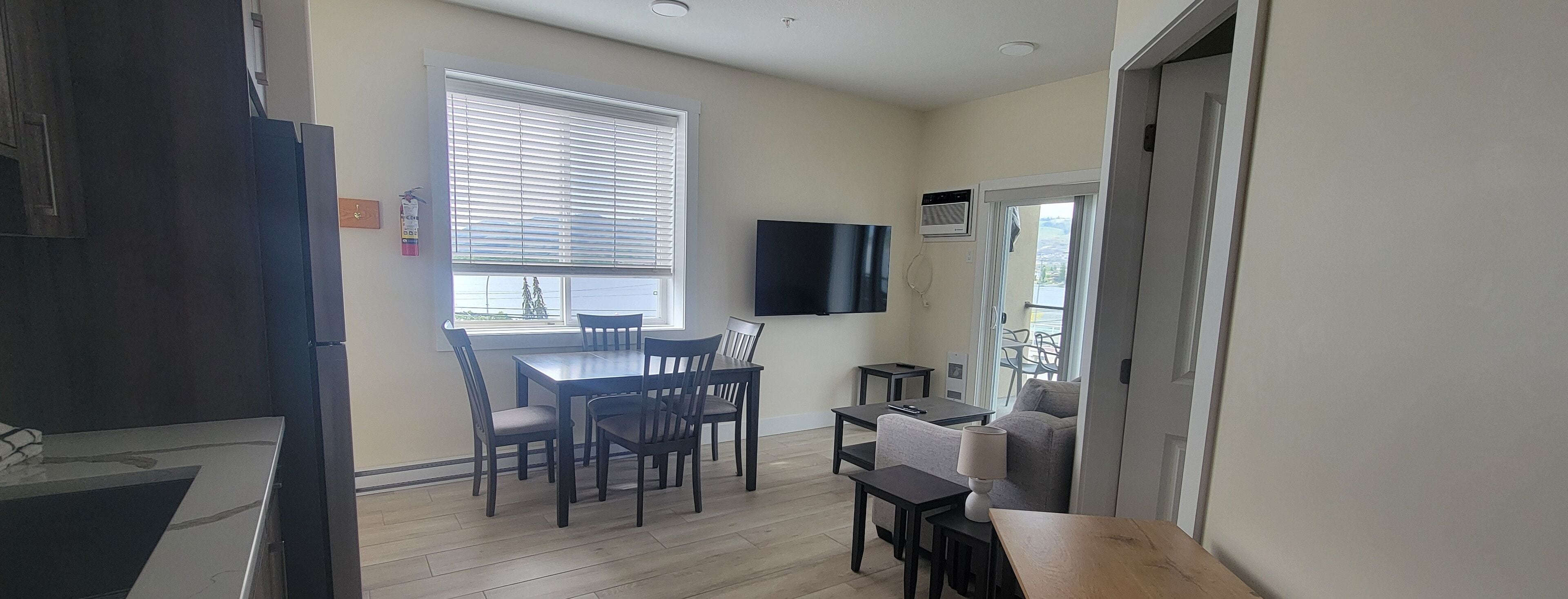 Deluxe Suite, 1 Bedroom | Private kitchen
