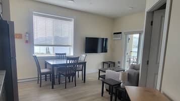 Deluxe Suite, 1 Bedroom | Private kitchen