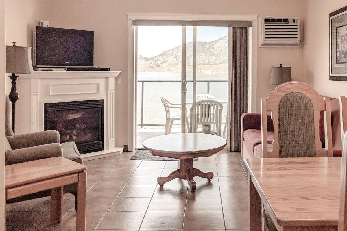 Deluxe Suite, 2 Bedrooms (Waterfront) | Living area | 42-inch flat-screen TV with cable channels, TV