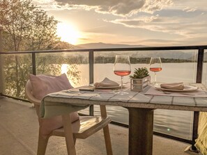 Suíte luxo, 2 quartos (Waterfront) | Sacada