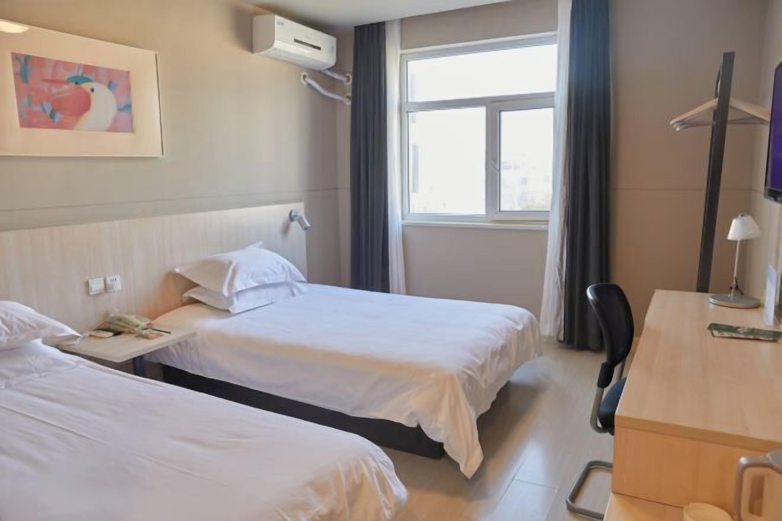 Desk, WiFi, bed sheets