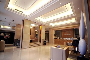 A modern hotel lobby with a reception desk, seating area, and a piano. - Jinjiang Inn Langfang High-Speed Rail Station Yinhe South Road (Langfang)